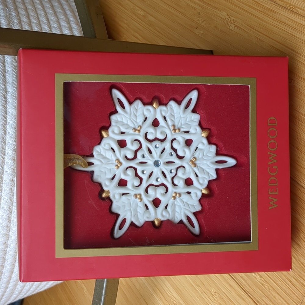 Wedgwood 2003 Pierced Jeweled Jasperware Snowflake Ornament Retired Design